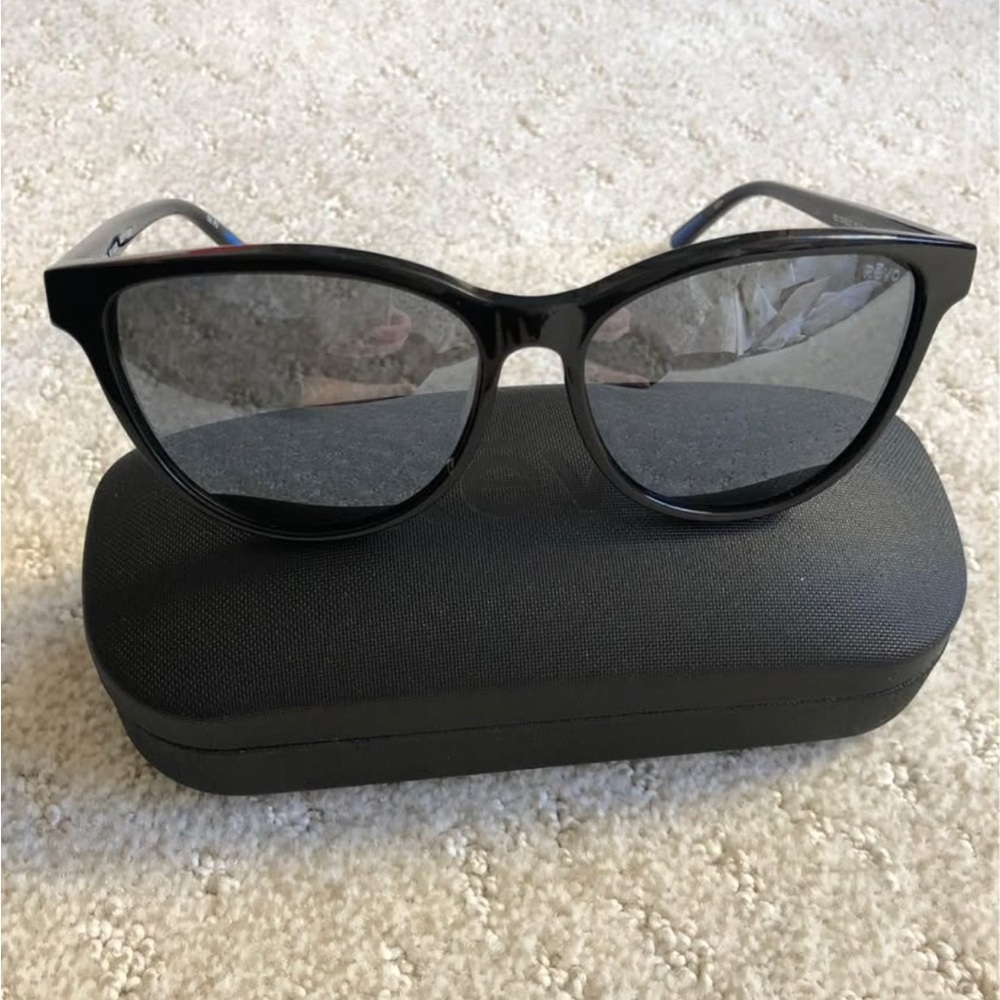 Revo | Daphne RE1101